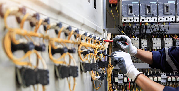 Professional Electrician technician working in San Gabriel, CA